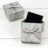 Коробка Квадратная 5,5*5,5*3,5 с бантиком Серебряный 1/24 1/360 Арт: 62555/5